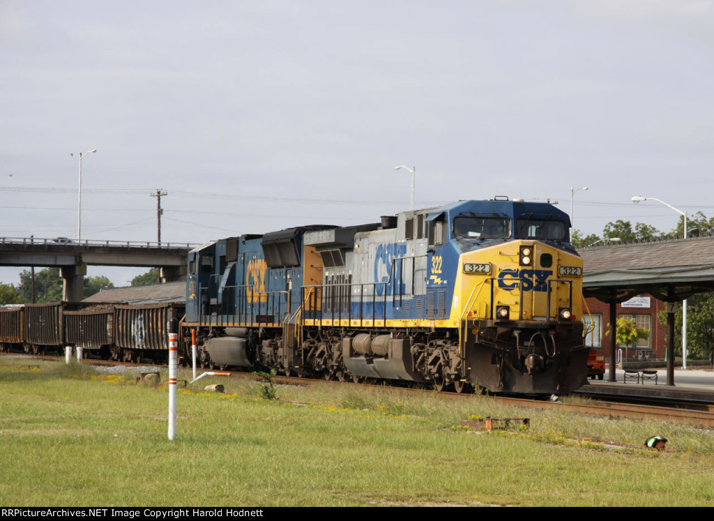 CSX 322 leads train F774-11 northbound